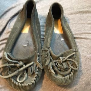 2 for$20 well loved manitobah mukluk moccasins